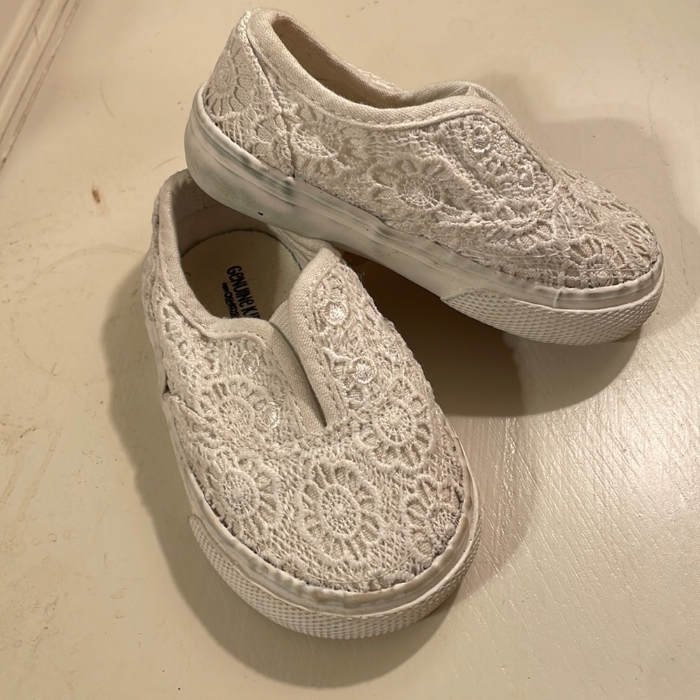 OshKosh Baby/toddler Girl Shoes 4 White